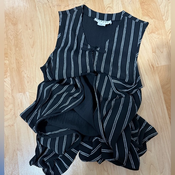 Nipon Studio Black and White Cardigan Sleeveless Slit on the side - Picture 5 of 10